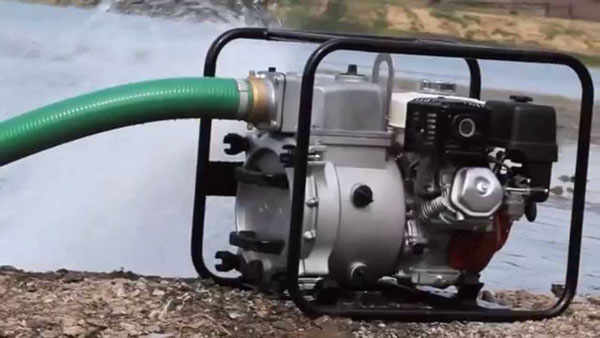 Có nên mua máy bơm nước nông nghiệp chạy bằng xăng?